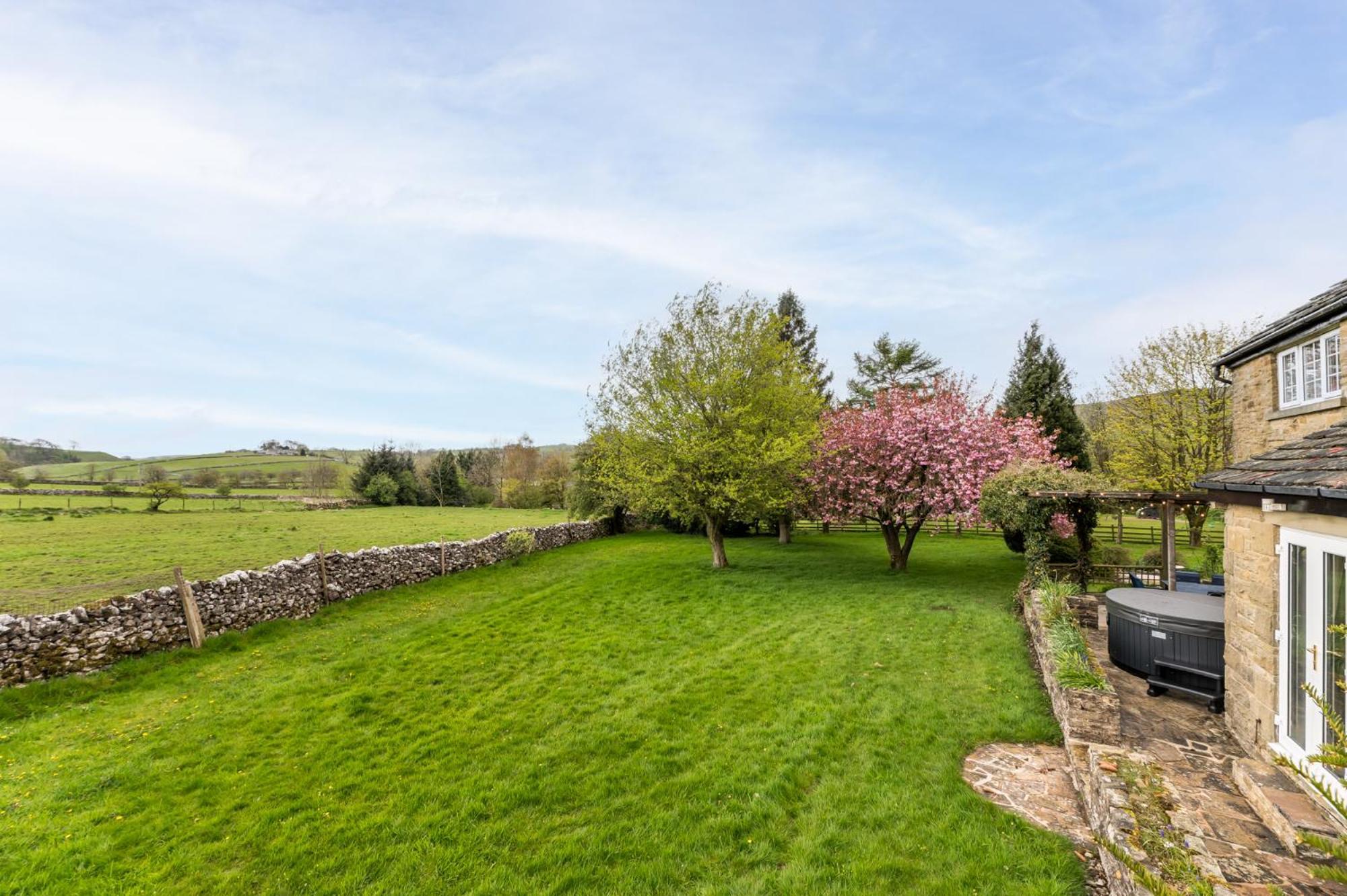 Central Malham Wellbeing Escape With Hot Tub Sleeps 8 Εξωτερικό φωτογραφία