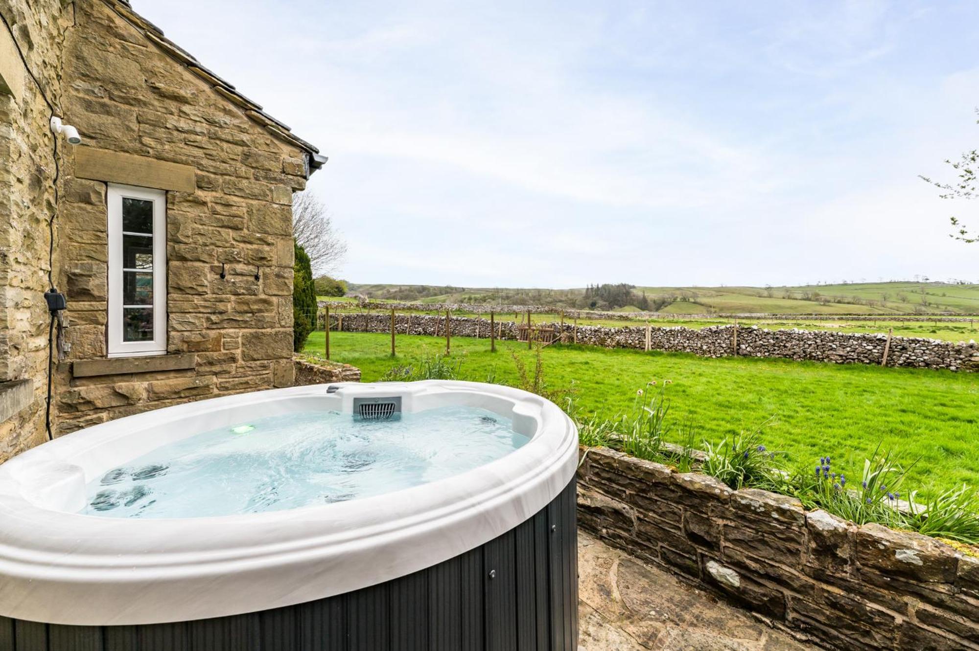 Central Malham Wellbeing Escape With Hot Tub Sleeps 8 Εξωτερικό φωτογραφία